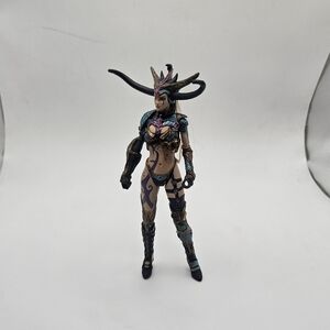 1998 McFarlane Toys Spawn: The Dark Ages "Skull Queen" 6.5 Inch Action Figure
